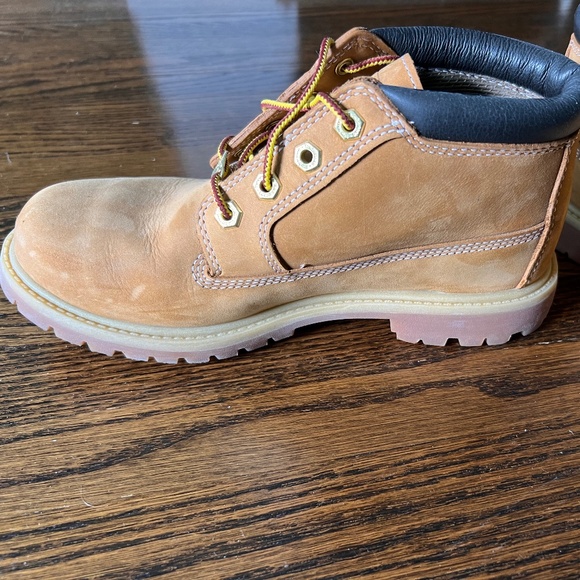 ⭐️NEW OUT OF BOX⭐️ Ladies TIMBERLAND Hiking Waterproof Boots ~ Size 7 - Picture 3 of 11
